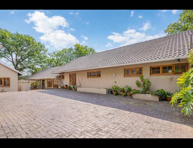 5 BEDROOM HOUSE FOR SALE IN BRYANSTON